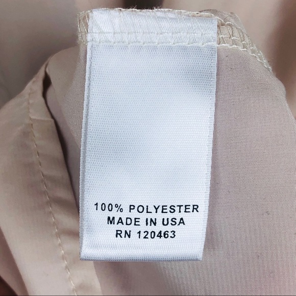 Countess Luann Top w/ Buttons and Flower Detail - Picture 4 of 6